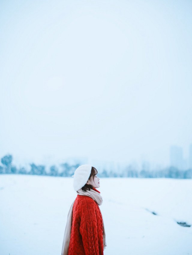 童颜美女情趣制服床上丰满体态性感图片 