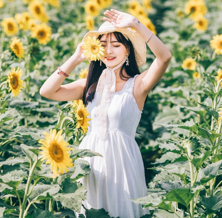 风潮少女路小冉刺绣夹克虎头背包性感写真 