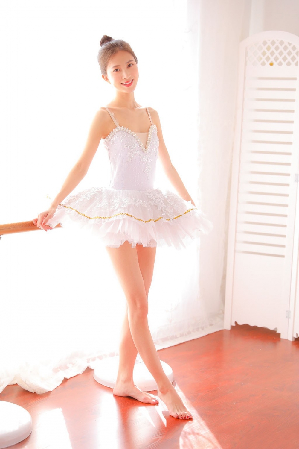 可爱清纯芭蕾舞女孩妖娆美腿裸足写真 