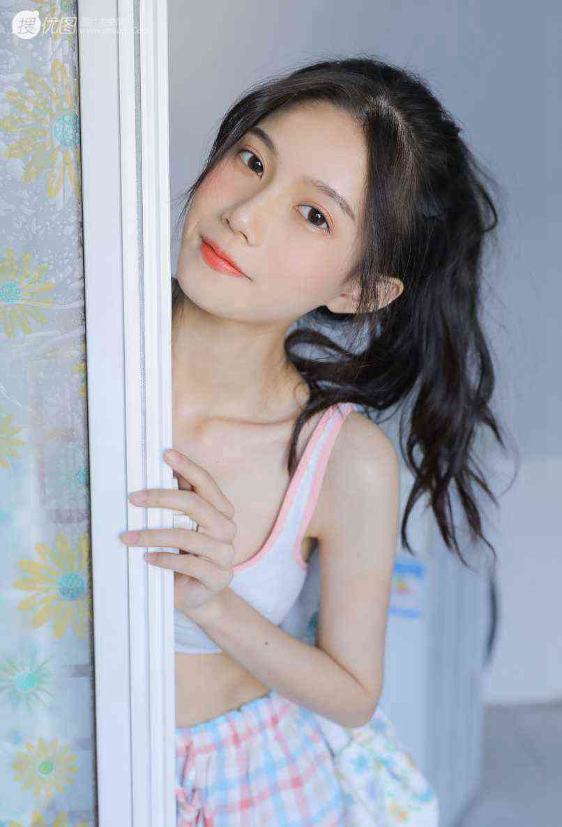 头条女神李菲儿连体泳装性感写真 