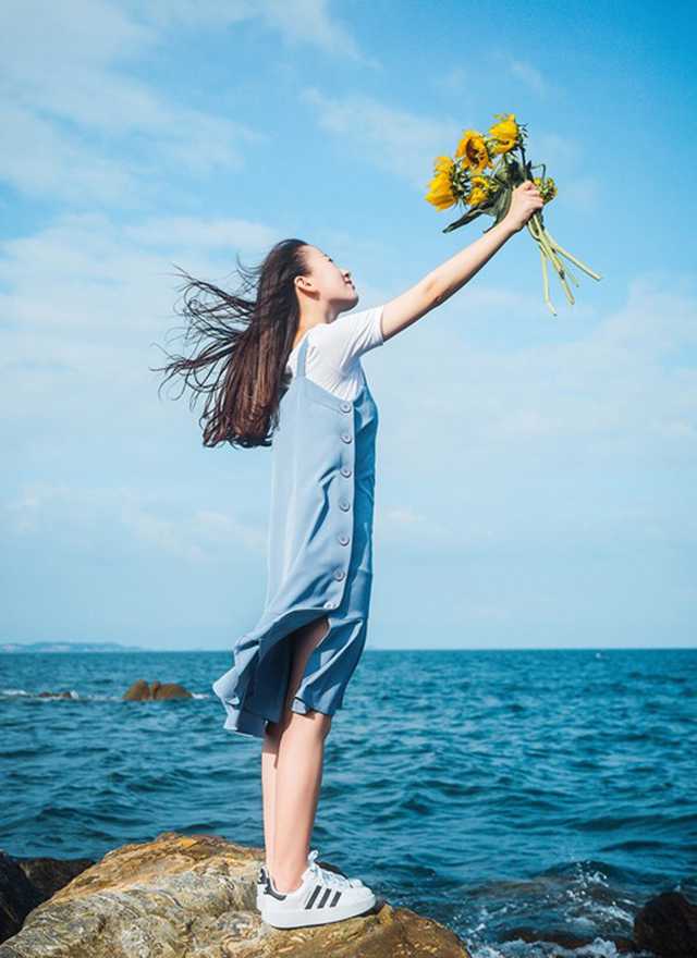 足球宝贝曼苏拉撅臀红艳情趣内衣妖娆丰腴诱惑写真 