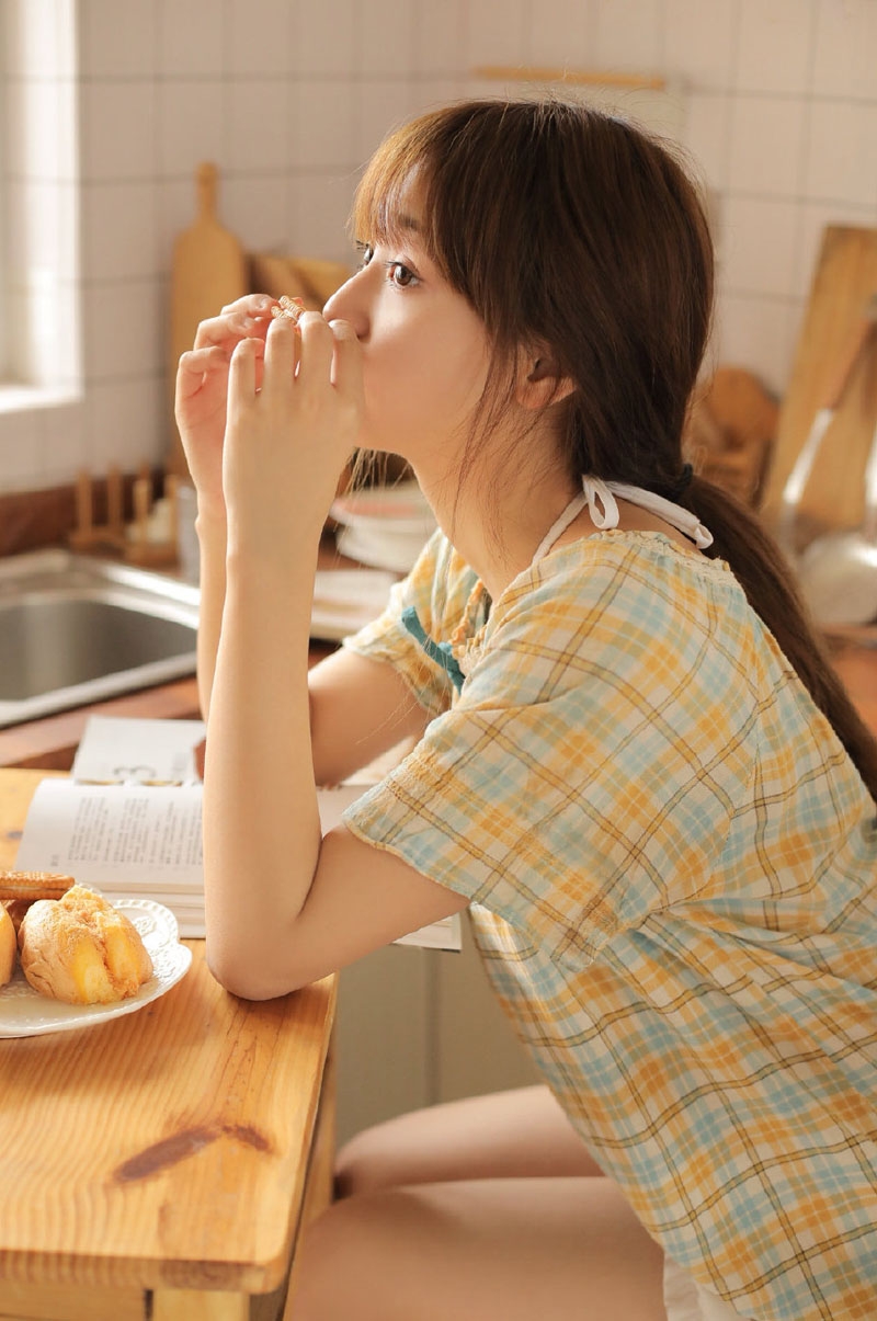 长腿模特身材美女甜蜜私房写真 